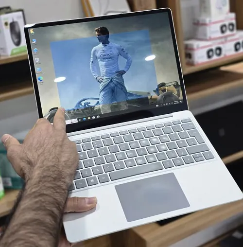 surface laptop Go